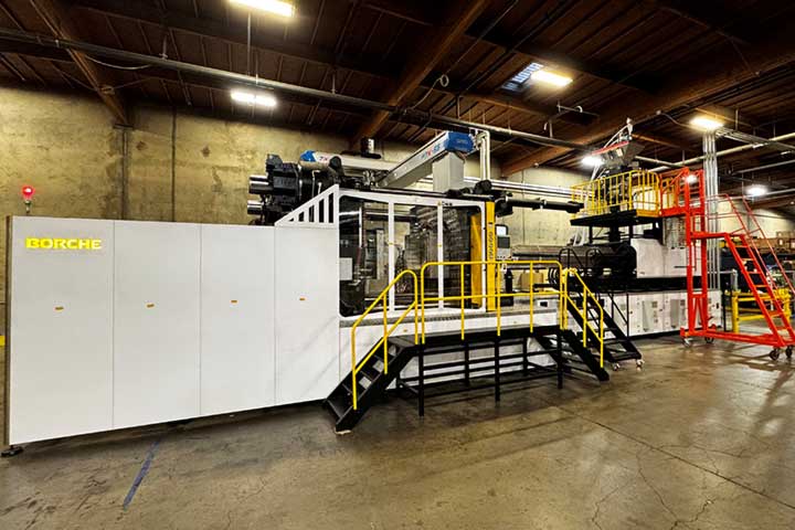 Large Tonnage Injection Molding Machine Video