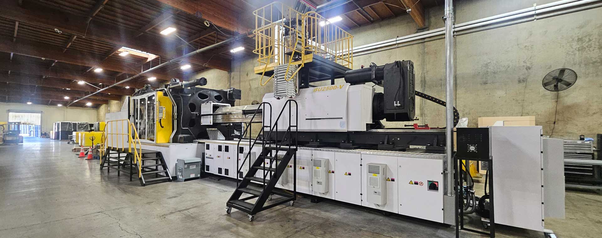 Large Tonnage Injection Molding Equipment